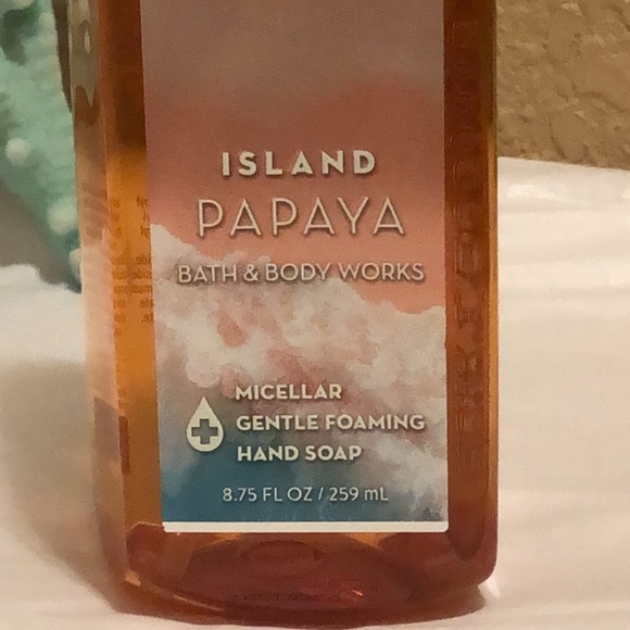NWT Bath & Body Works Island Papaya Micellar Gentle Foaming Hand Soap. 8.75 oz - Picture 2 of 4